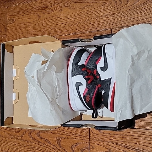 Jordan 1 Mid Alt - Picture 6 of 9